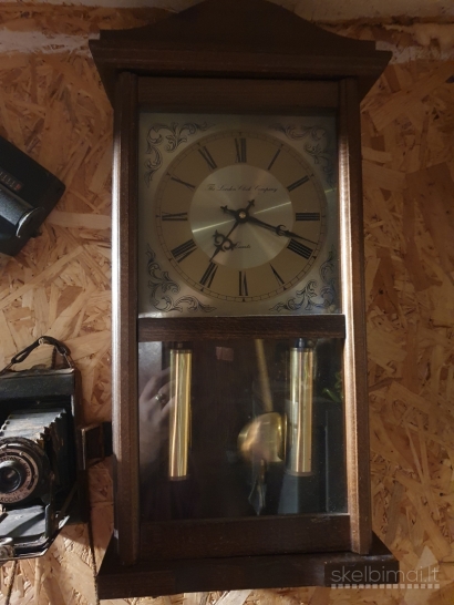   Klasikinis Angliškas sieninis laikrodis su švytuokle.